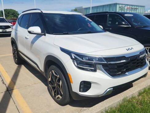 Used 2024 Kia Seltos SX w/ SX Sunroof Package AWD/4WD image 3