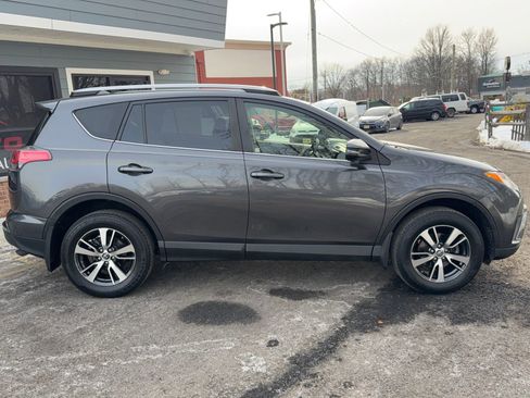Used 2018 Toyota RAV4 XLE image 4