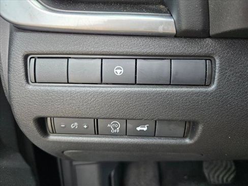 Used 2025 Nissan Rogue SV FWD image 14