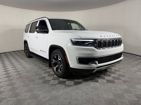 Used 2023 Jeep Wagoneer Series III w/ Convenience Group I AWD/4WD image 3