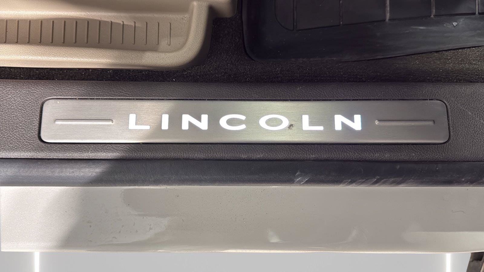 Used 2023 Lincoln Nautilus Reserve w/ Luxury Package AWD/4WD image 28