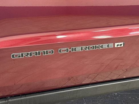 Used 2022 Jeep Grand Cherokee Limited image 37