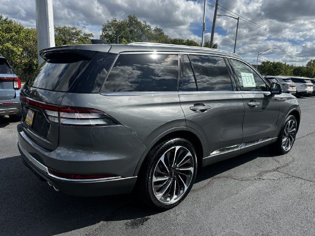 Certified 2025 Lincoln Aviator Reserve w/ Illumination Package AWD/4WD image 5