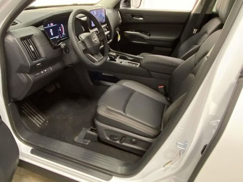 New 2026 Nissan Pathfinder SL image 11