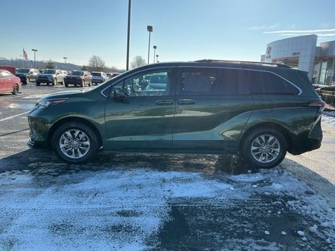 Used 2024 Toyota Sienna LE image 8