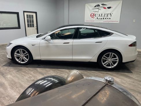 Used 2015 Tesla Model S 70 image 6