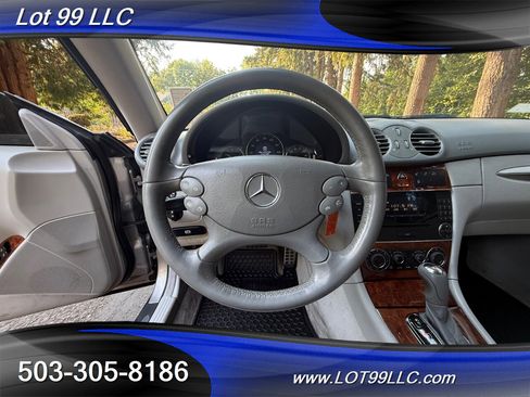 Used 2005 Mercedes-Benz CLK 320 Coupe image 29