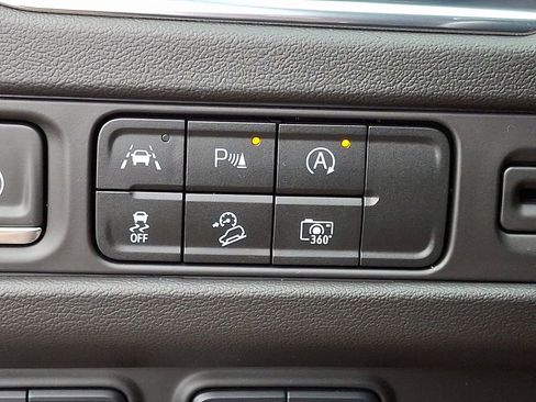 Used 2024 Chevrolet Tahoe Z71 w/ Luxury Package image 28