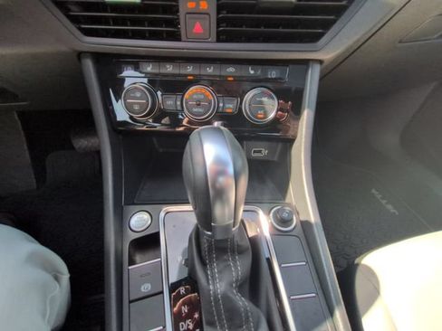 Used 2019 Volkswagen Jetta R-Line FWD image 21