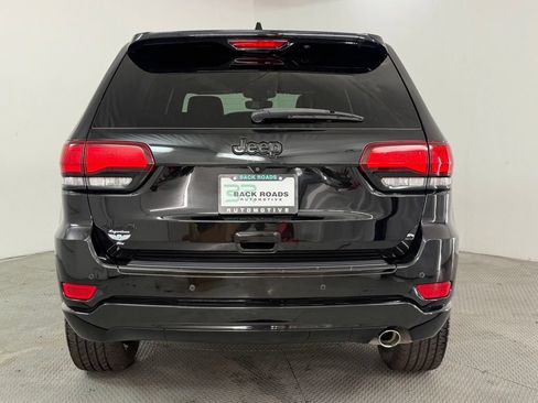 Used 2018 Jeep Grand Cherokee Altitude AWD/4WD image 7