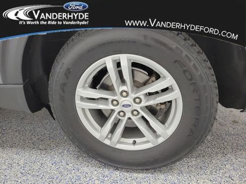 Used 2022 Ford Explorer XLT image 5