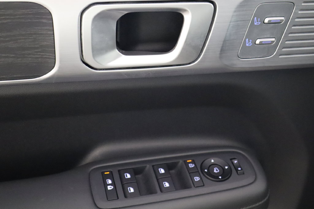 Used 2025 Hyundai Santa Fe Limited AWD/4WD image 18