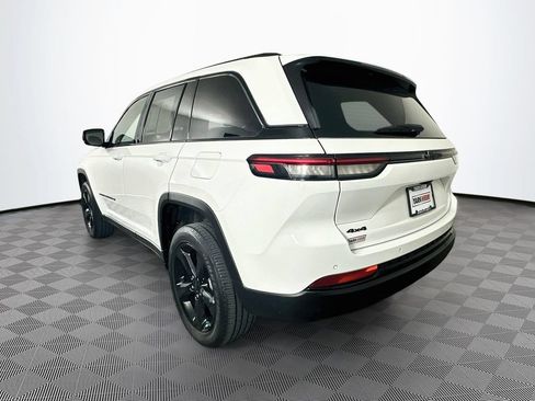 Certified 2023 Jeep Grand Cherokee Altitude AWD/4WD image 8