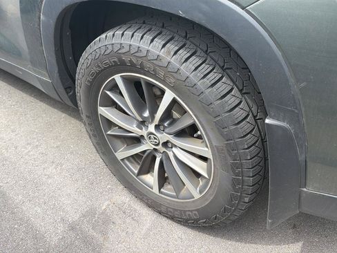 Used 2019 Toyota Highlander XLE AWD/4WD image 10