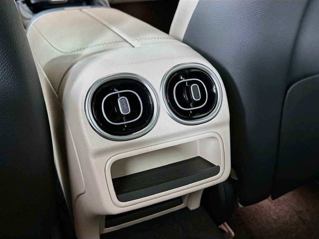 Certified 2026 Mercedes-Benz C 300 Sedan image 27
