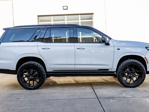 Used 2026 Cadillac Escalade Platinum Sport w/ LPO, ONYX Package image 11