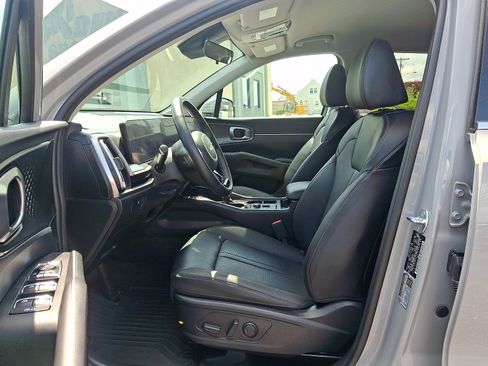 Used 2025 Kia Sorento S AWD/4WD image 14
