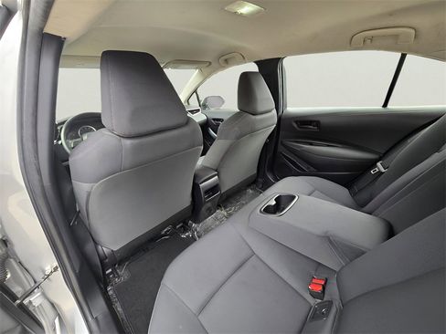 Used 2022 Toyota Corolla LE image 19