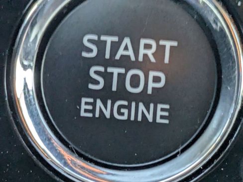 Used 2025 Mitsubishi Outlander SE image 18