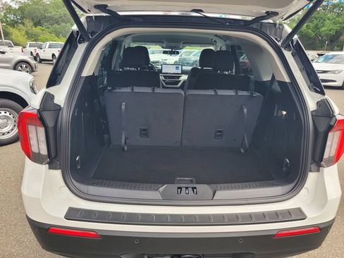Used 2026 Ford Explorer Active RWD image 8