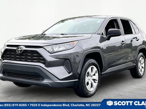 Used 2022 Toyota RAV4 LE FWD image 3