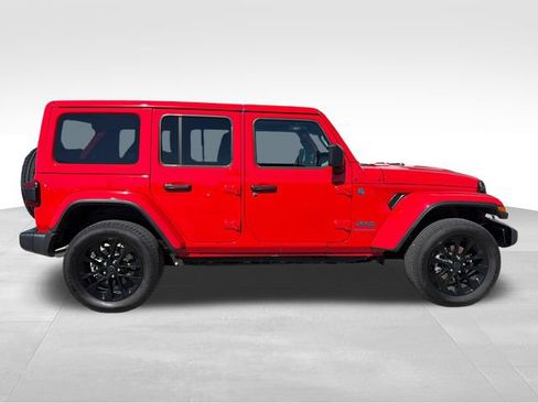 Used 2025 Jeep Wrangler Unlimited Sahara w/ Safety Group AWD/4WD image 12