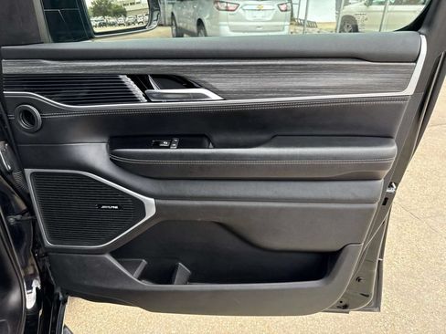 Used 2024 Jeep Wagoneer L Series III w/ Flexible Seating Group AWD/4WD image 14