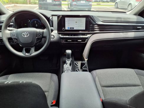 Used 2025 Toyota Camry LE FWD image 17
