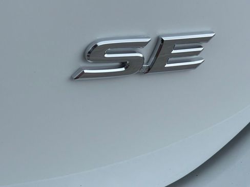 Used 2022 Toyota Camry SE w/ Convenience Package FWD image 10
