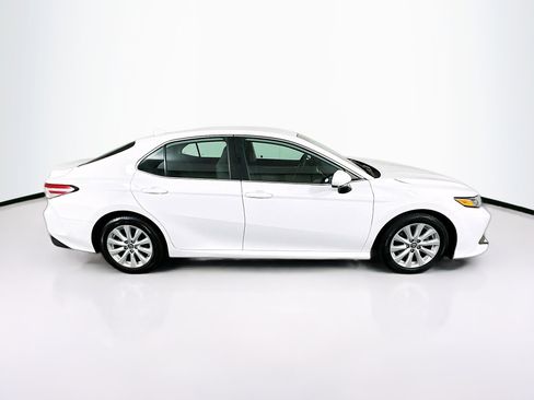 Used 2020 Toyota Camry LE image 10