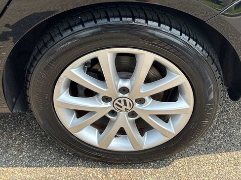 Used 2010 Volkswagen Jetta Limited Edition FWD image 18