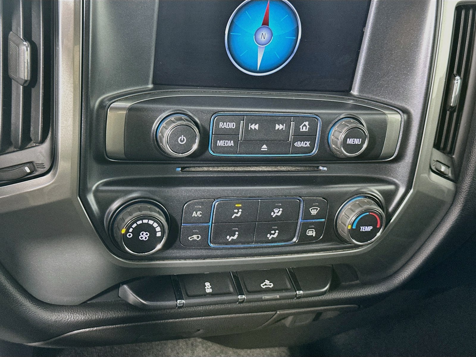Used 2018 Chevrolet Silverado 1500 LT AWD/4WD image 16