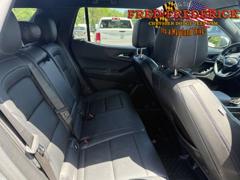Used 2025 Chevrolet Equinox LT AWD/4WD image 16