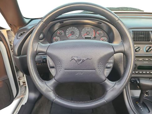 Used 2002 Ford Mustang Convertible RWD image 12