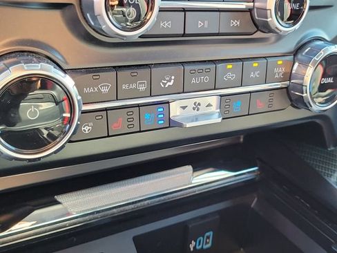 Used 2023 Ford F250 Lariat w/ Lariat Ultimate Package AWD/4WD image 11