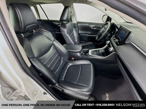 Used 2020 Toyota RAV4 XLE Premium image 27