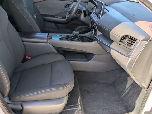 Used 2023 Nissan Rogue S image 31