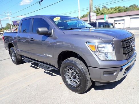 Used 2024 Nissan Titan SV image 10