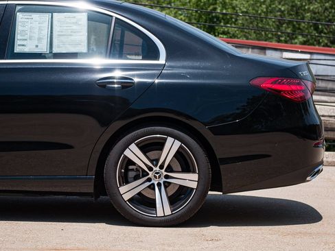 Used 2025 Mercedes-Benz C 300 4MATIC Sedan image 4