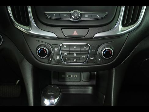 Used 2019 Chevrolet Equinox LT FWD image 12