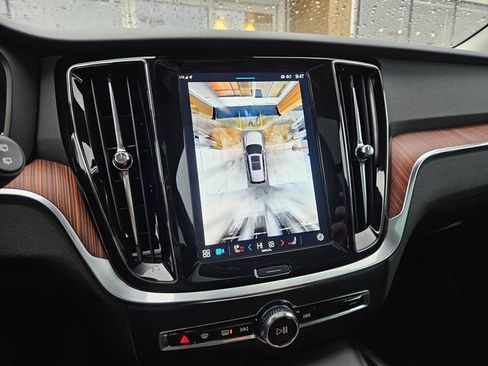 Used 2025 Volvo V60 B5 Cross Country Plus image 27