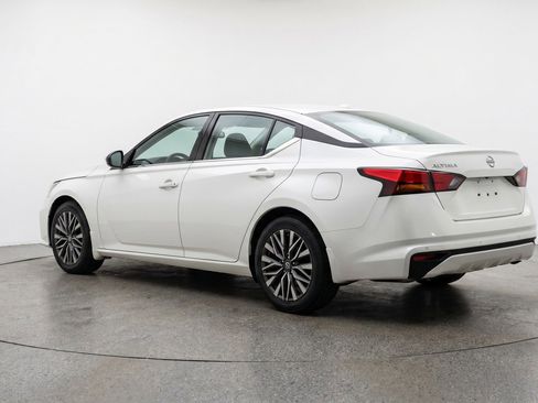 Used 2025 Nissan Altima 2.5 SV FWD image 6