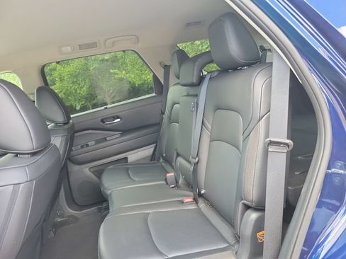 Used 2025 Nissan Pathfinder SL AWD/4WD image 26