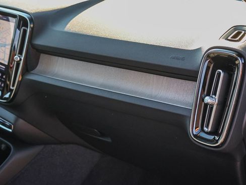 Used 2023 Volvo XC40 B5 Ultimate w/ Protection Package Premier image 19