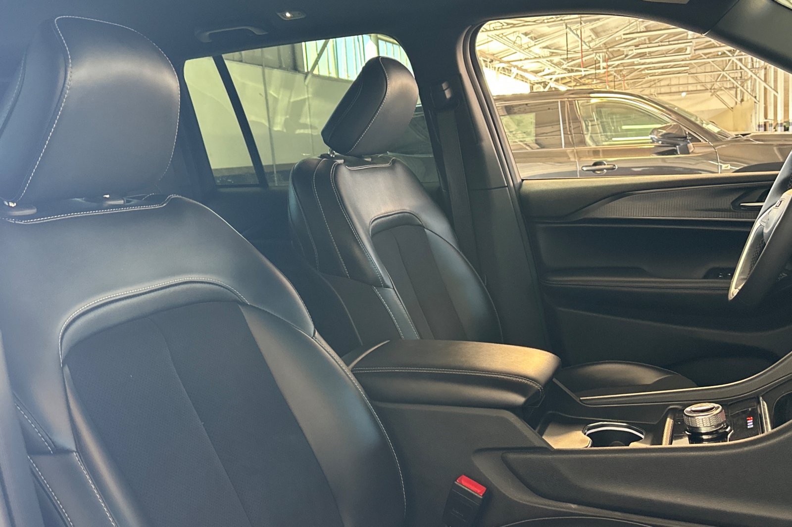 Used 2023 Jeep Grand Cherokee Altitude AWD/4WD image 27