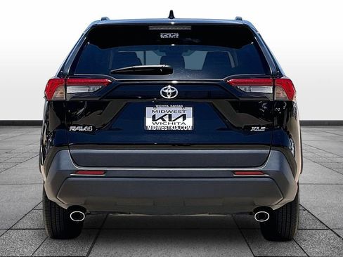 Used 2025 Toyota RAV4 XLE FWD image 4