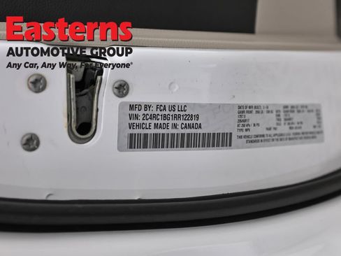 Used 2024 Chrysler Pacifica Touring-L FWD image 36