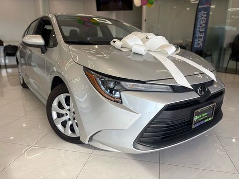 Used 2025 Toyota Corolla LE image 3