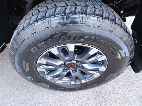 Used 2023 Nissan Titan PRO-4X w/ Pro-4x Convenience Package image 10