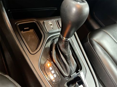 Used 2020 Jeep Cherokee Latitude Plus image 16